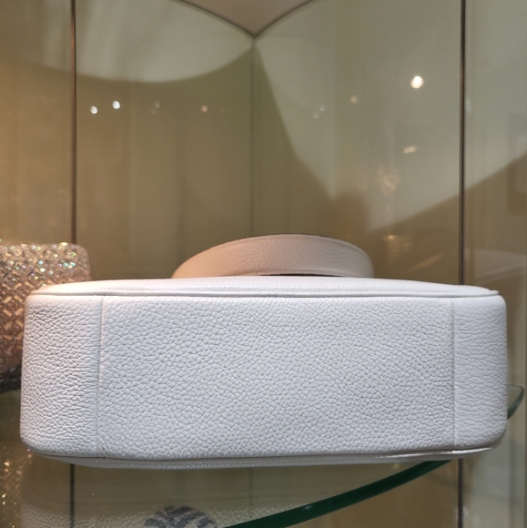 New! ☪️ Teri Hobo Bag in Gold/Chalk (Only 1 Left!) - Picture 11 of 13